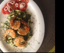 All in one Nudeln mit Blattspinat und Gambas