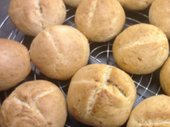 Flinke Brötchen mit Mandeln 