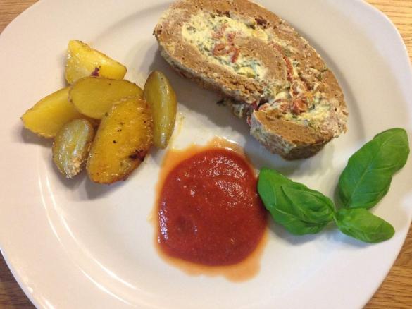 Gefüllter Hackbraten mit Tomatensoße 