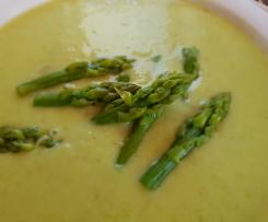Variation Spargelcremesuppe aus grünem Spargel