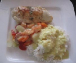 Hähnchenbrustfilet überb. m. Reis,Gemüse und Curry-Käsesauce