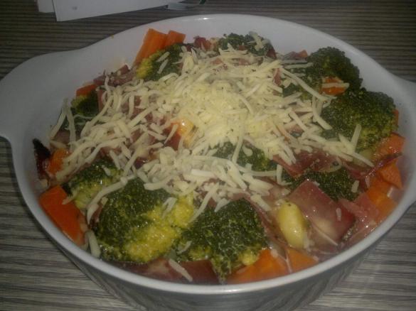 Gemüseauflauf mit Hollandaise