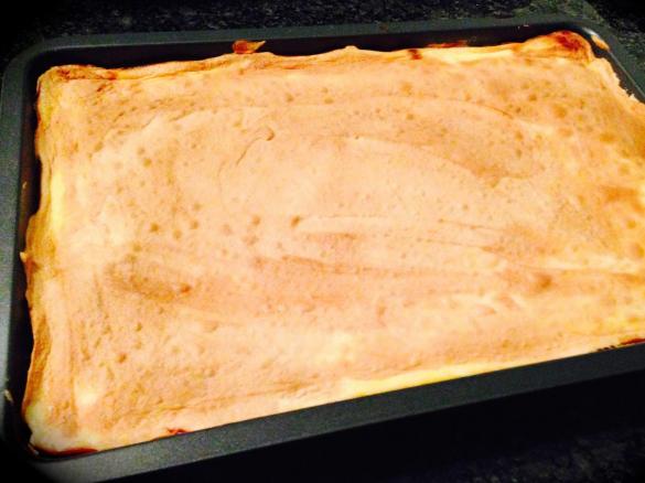 Käsekuchen mit einer Baiserschicht