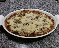 Überbackene Makkaroni mit Faschierter Sauce und Spinat