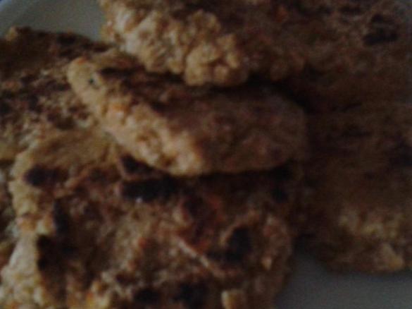 Variation von Grünkern-Frikadellen (vegetarisch) mit Paprika