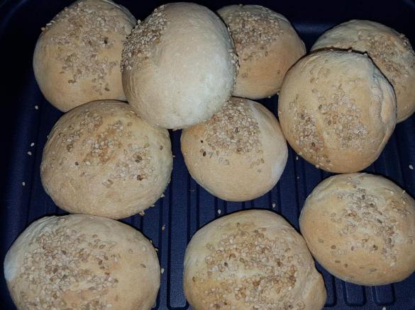 Schnelle Sesambrötchen