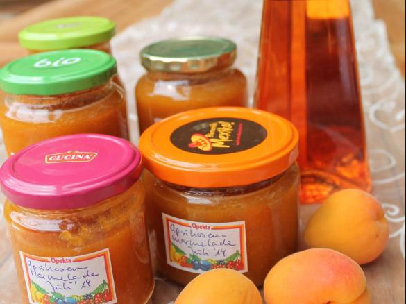 Aprikosenmarmelade mit Schuss