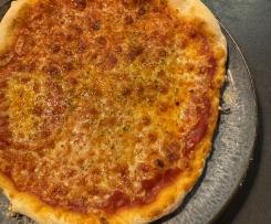 schneller Pizzateig für den Pizzastein