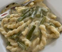 Nudeln mit grünem Spargel