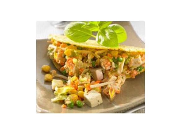 Salat mit Geflügel, Käse und Tofu