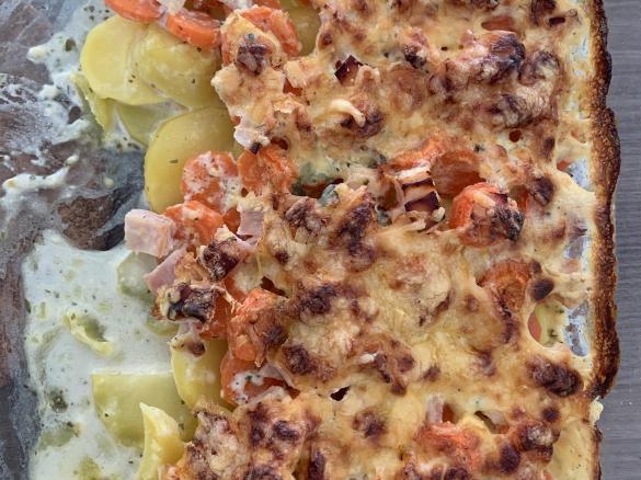 Kartoffel-Möhren-Schinken-Gratin