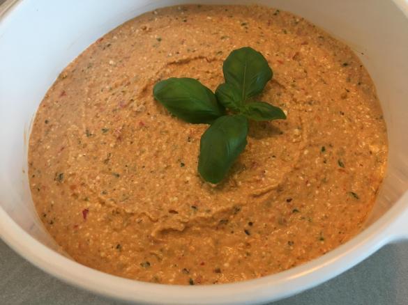 Oliven-Paprika-Feta Creme