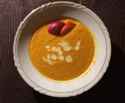 Möhren-Pfirsich-Suppe