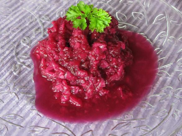 Tante Billas Fruchtiger Rotkohlsalat