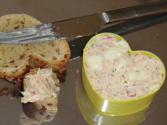 Schinken-Käse-Zwiebel-Dip