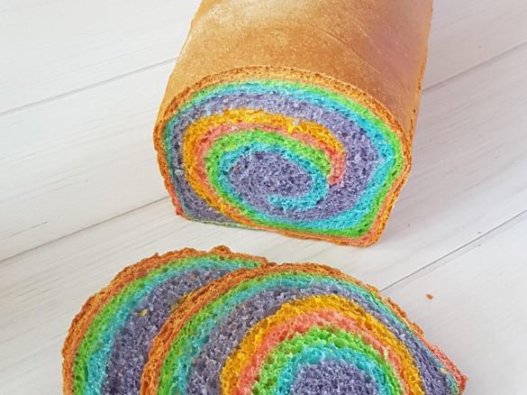 Regenbogen-Toast