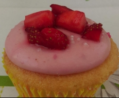 Cupcakes mit Erdbeertopping