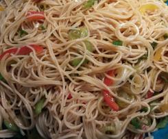 Spaghetti-Salat mit Curry-Zitronendressing