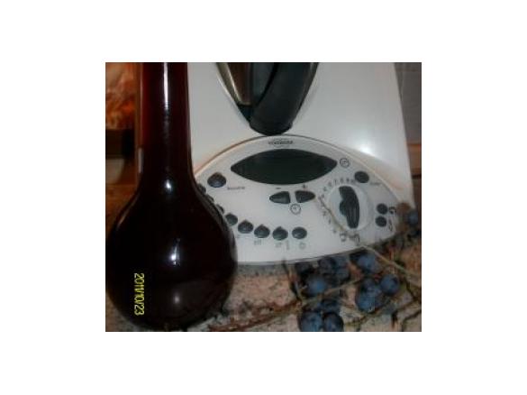 Schlehenlikör mit Rotwein