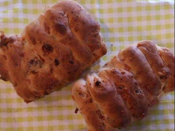 Speck-Käse-Röstzwiebel Brot zum Grillen