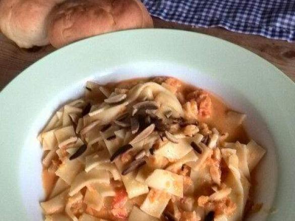 Nudeln mit Rübli-Mandelsoße