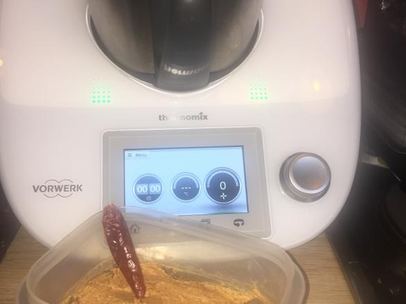 Walnuss Tomaten Chilli Creme Laktosefrei