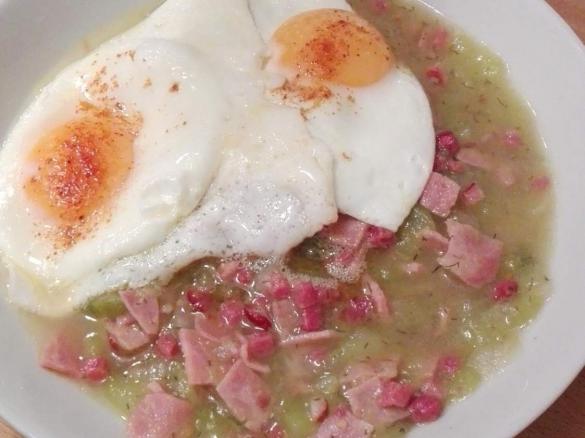 Schmorgurken mit Spiegelei