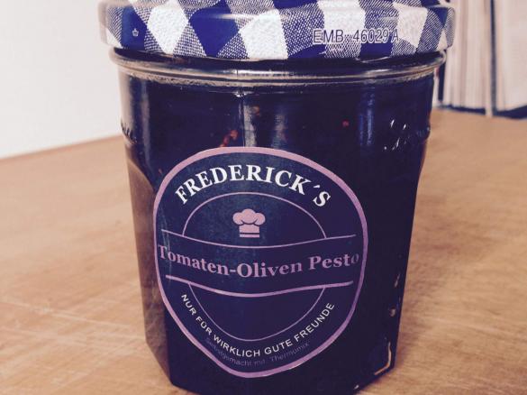 Tomaten-Oliven Pesto