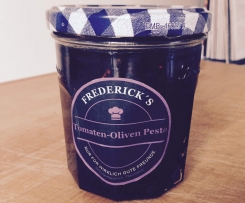 Tomaten-Oliven Pesto