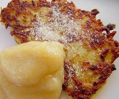 Reibekuchen mit Apfelmus