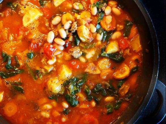 herbstliche Minestrone mit Kürbis und einem Hauch von Orient