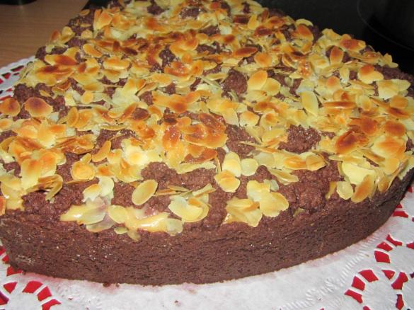 Schokostreuselkuchen mit Vanille-Kirschfüllung