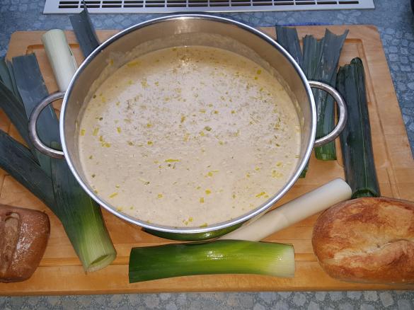 Hackfleisch-Käse-Lauch-Suppe