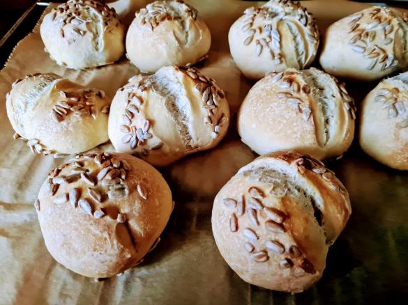 Sonnenblumenbrötchen