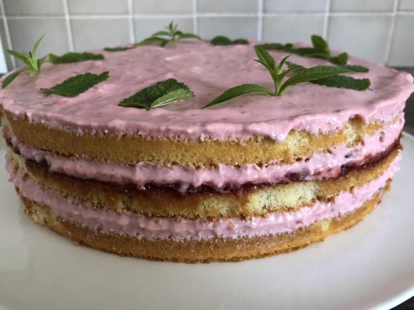Erdbeer-Mousse-Kuchen