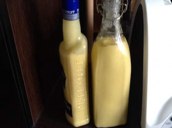 Eierlikör mit ganzen Eiern