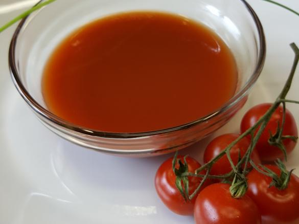 Gerrys kleines Vorspeisen-Tomatensüppchen mit Kokosöl und einem Hauch Gin