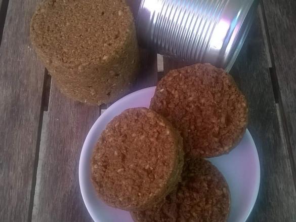 Variation von Pumpernickelbrot: Varomarund - gedämpftes Brot aus der Dose