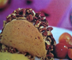 Nuss-Parfait mit Zimtsoße