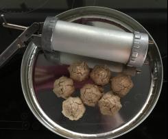 Haselnussmakronen mit Gebäckpresse