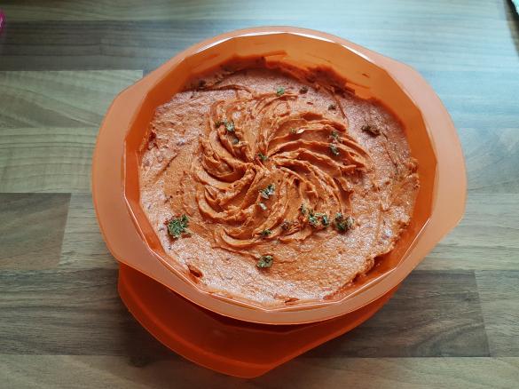 Tomatenkräuterbutter (ca. 10 Personen/Buffetmitbringsel)