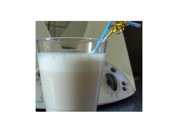 Heiße Weiße Kokos-Karamell Milch + Milchshake