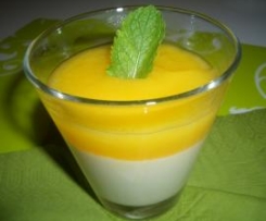 „East Meets West“ - Kokos-Panna-Cotta mit Mangosoße