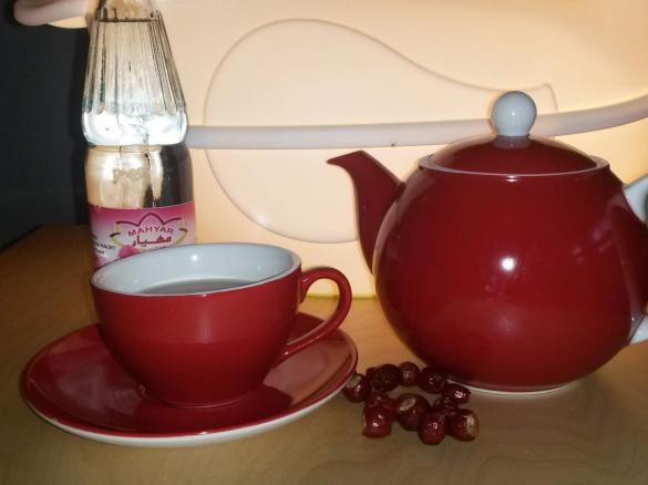 Hagebutten-Tee ~ frische oder getrocknete Früchte