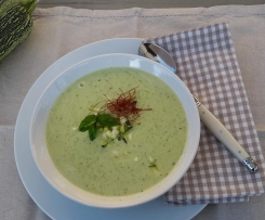 Kalte spanische Zucchinisuppe