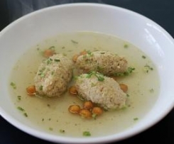 Quinoa-Klößchen in Gemüsebrühe