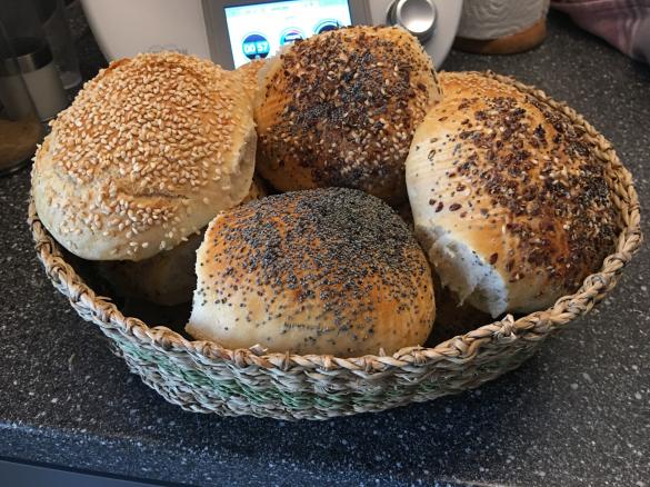 Schnelle Dinkel-Joghurt-Körner Brötchen