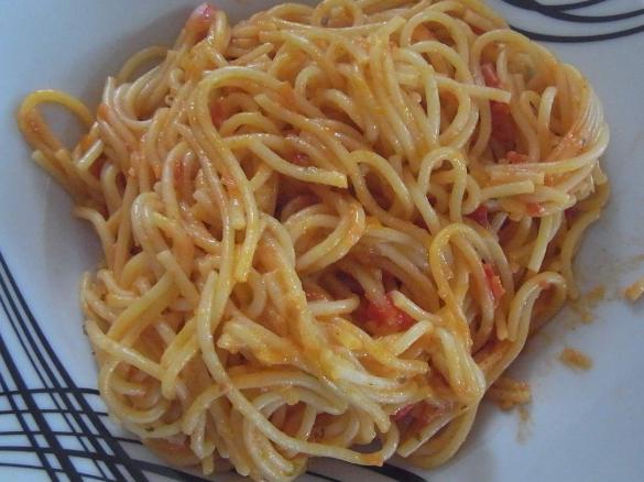 Spaghetti mit Tomatensoße