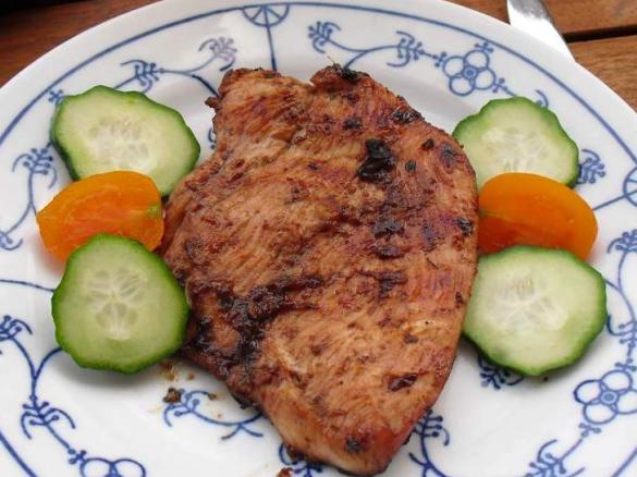 Fruchtig marinierte Steaks oder Sparerips