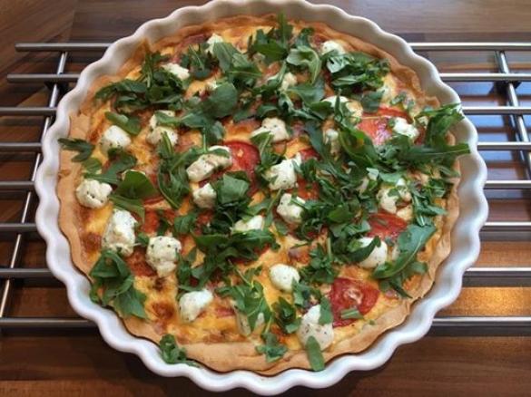 Tomaten - Tarte mit Ziegenkäse und Rucola
